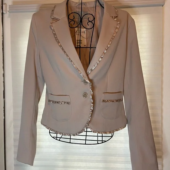 Cute ruffle trim blazer - Picture 1 of 11